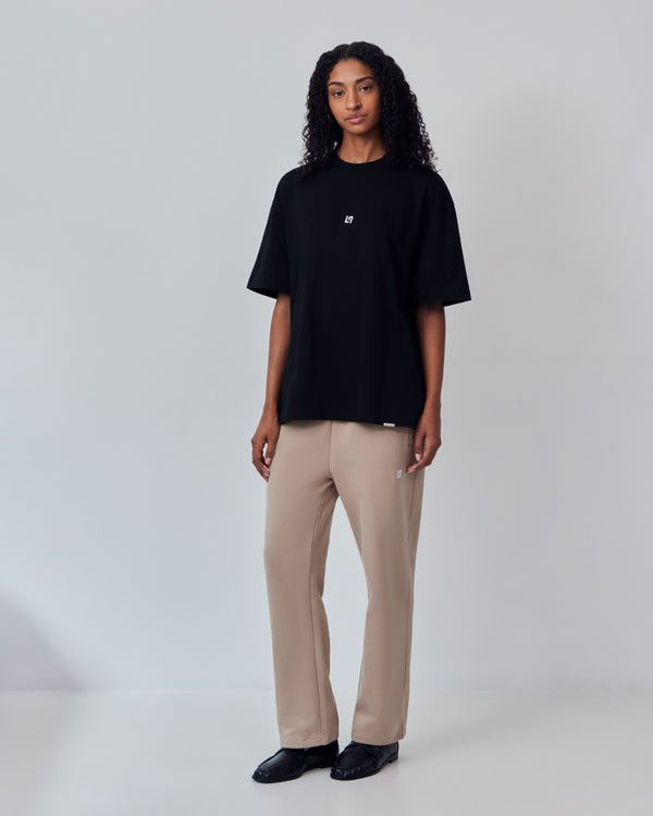 LN ESSENTIALS TEE - BLACK